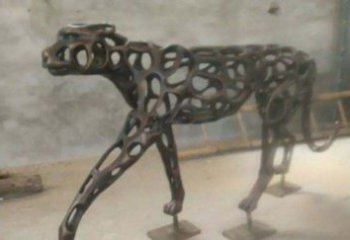 天津珍贵的豹雕塑——金钱豹公园的标志
