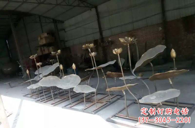 天津精美锻铜荷花荷叶雕塑
