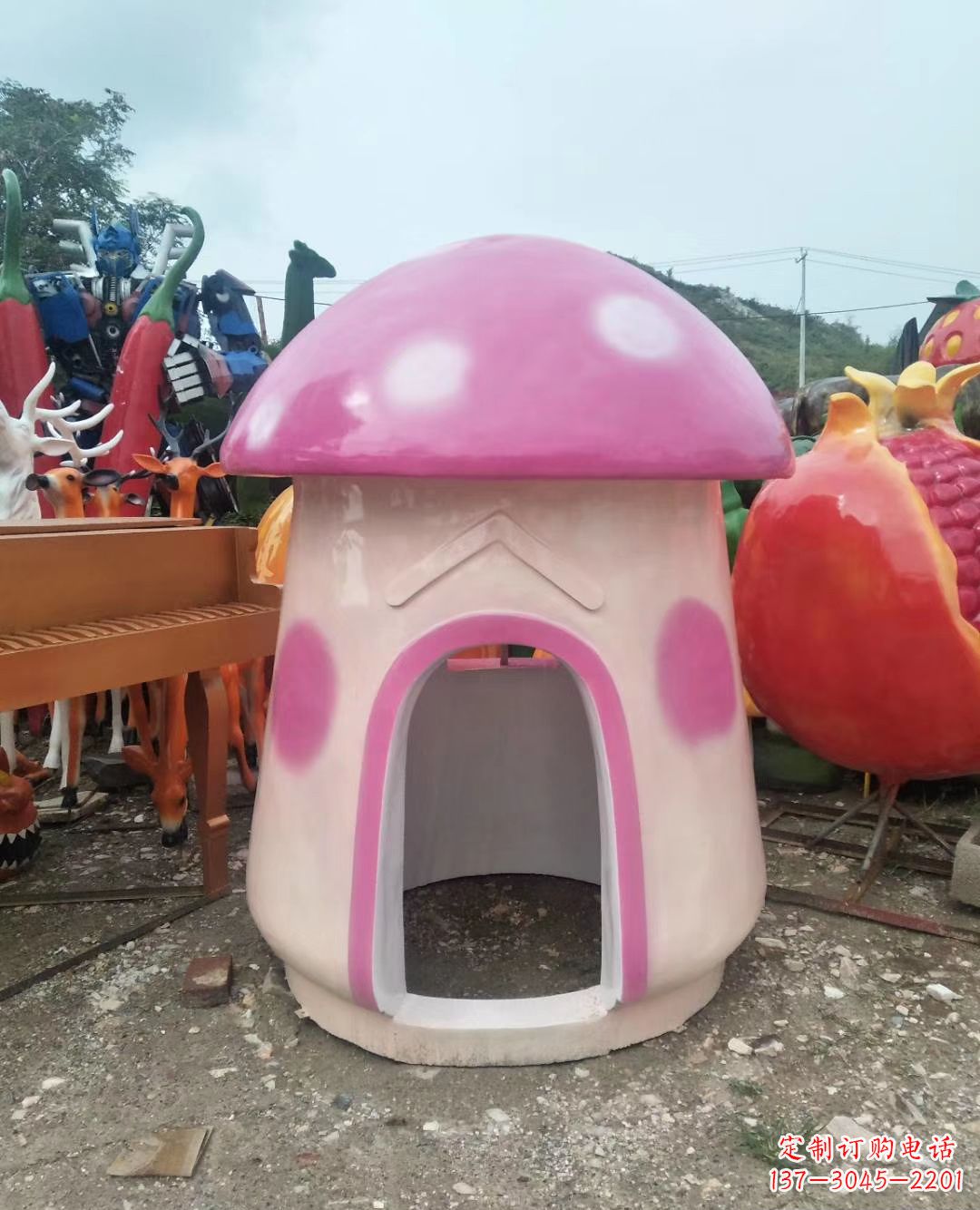 天津精致彩绘蘑菇屋雕塑