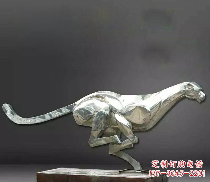 天津公园不锈钢奔跑的豹子动物雕塑