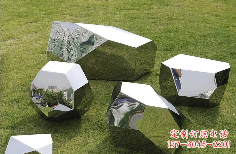 天津精美不锈钢鹅卵石几何雕塑