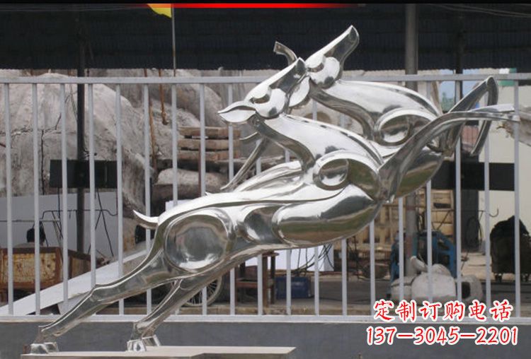 天津梅花鹿不锈钢高光大型雕塑