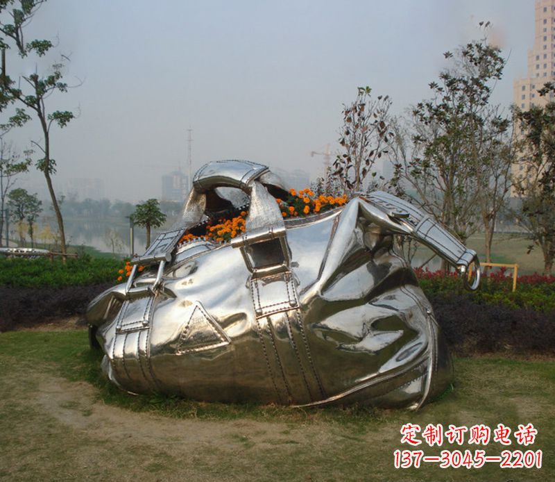 天津不锈钢手提包雕塑--传承经典,拥有独特之美