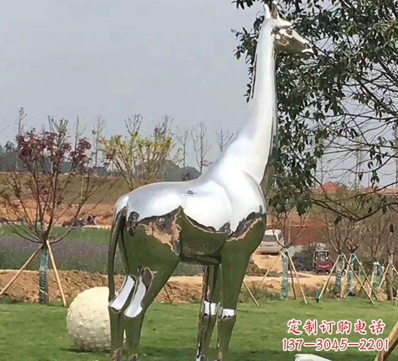 天津公园不锈钢长颈鹿雕塑