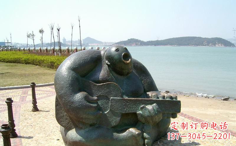 天津公园弹吉他抽象人物铜雕