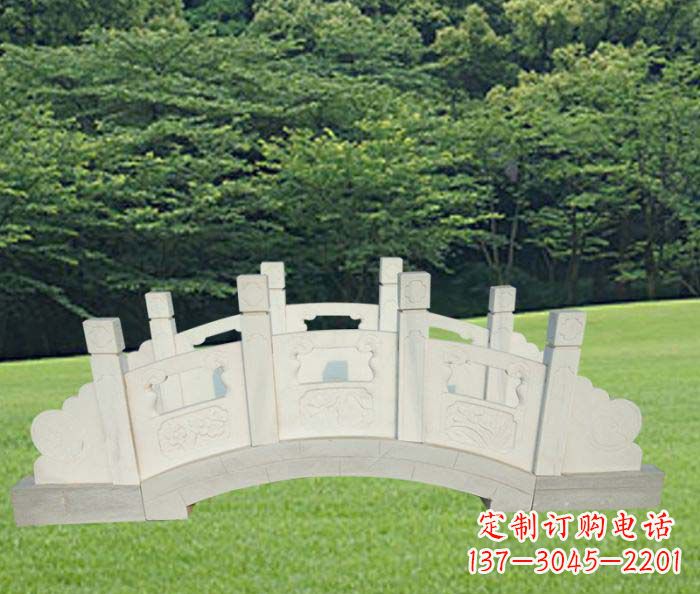 天津公园汉白玉石拱桥