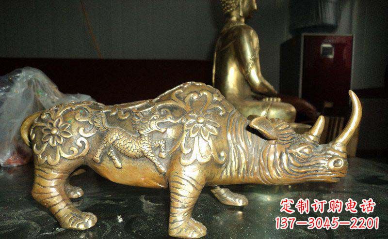 天津公园犀牛动物铜雕