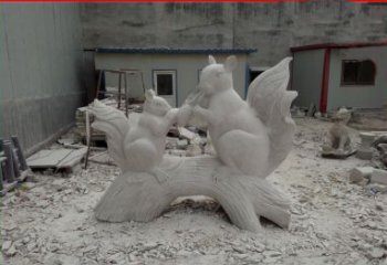 天津中领雕塑  松鼠之爱 石雕定制