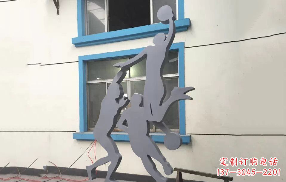 天津广场不锈钢运动打篮球雕塑，