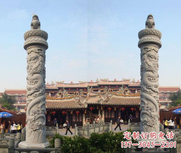 天津精美的汉白玉龙柱石雕塑