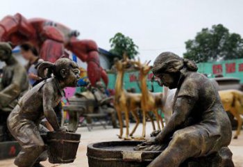 天津注重传统的母爱——广场铜雕母亲洗衣服小品雕塑