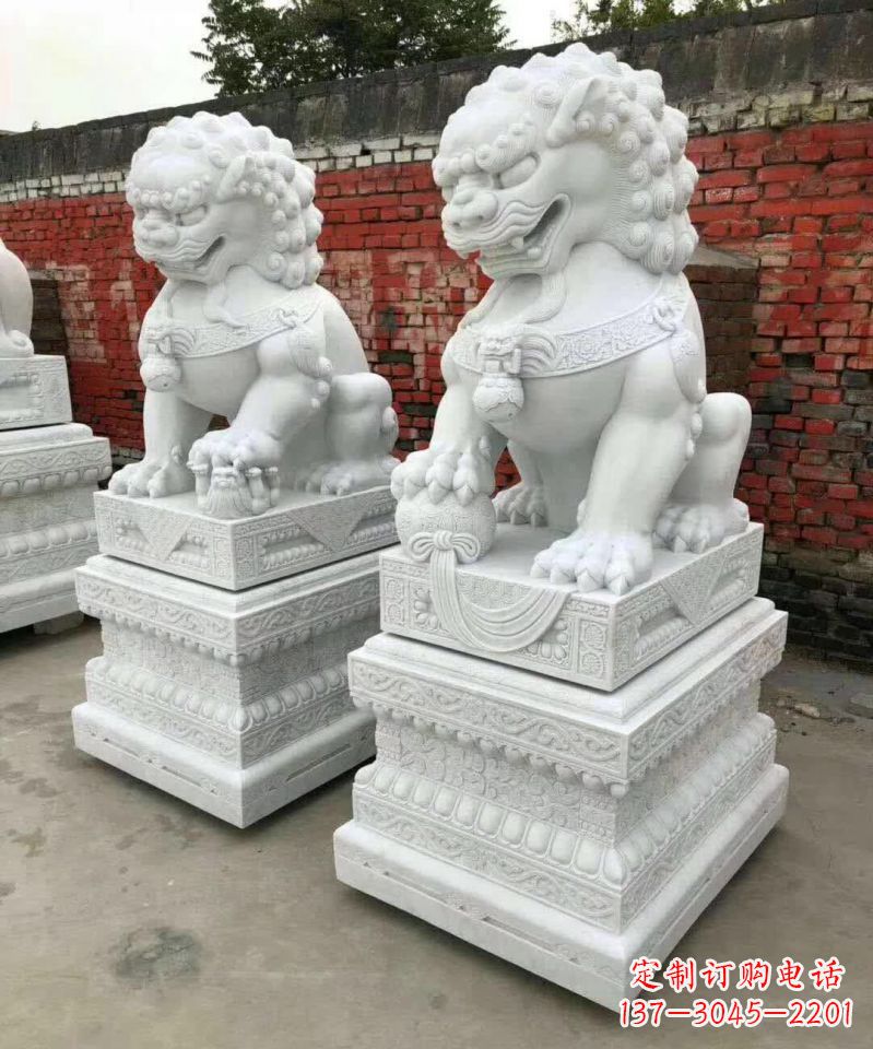 天津浪漫雕塑--汉白玉踩球镇宅狮子