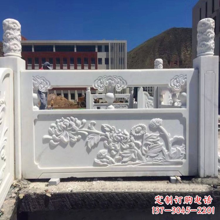天津中领雕塑旗下的菊花石栏板雕塑，以其独特的…