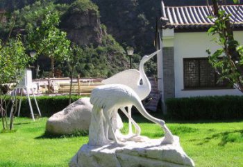 天津仙鹤石雕公园草坪动物雕塑