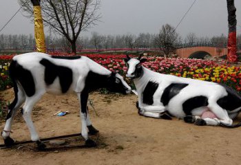 天津室外仿真动物雕塑-奶牛，为您打造精美细腻的艺术品