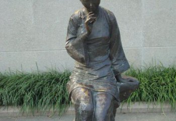 天津描绘心灵世界的街边低头思考的女孩景观铜雕