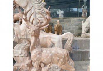 天津展现自然风采的梅花鹿石雕