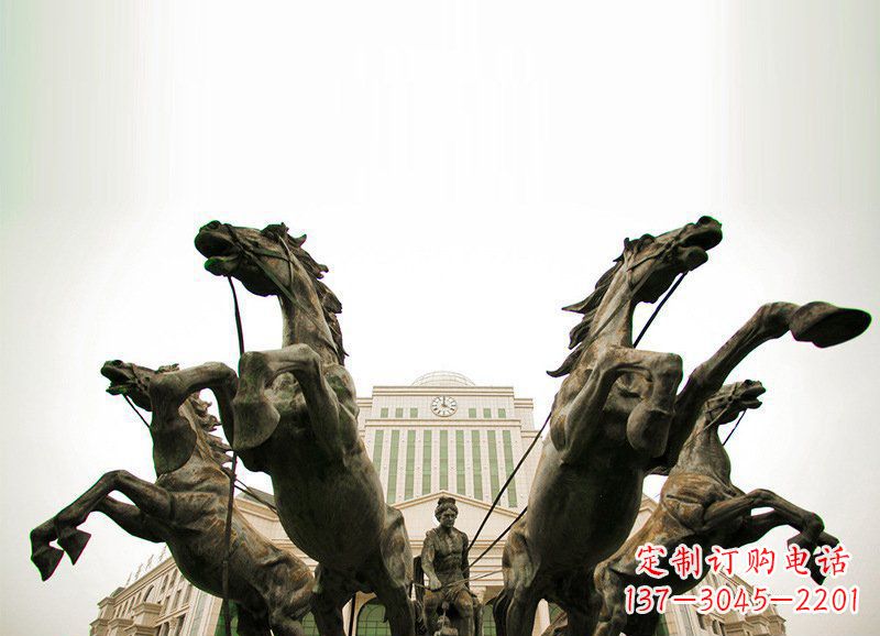 天津企业门口驾着马车的西方人物铜雕