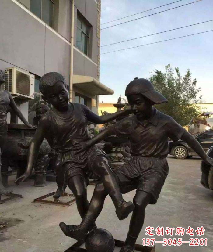 天津踢足球儿童铜雕 (2)