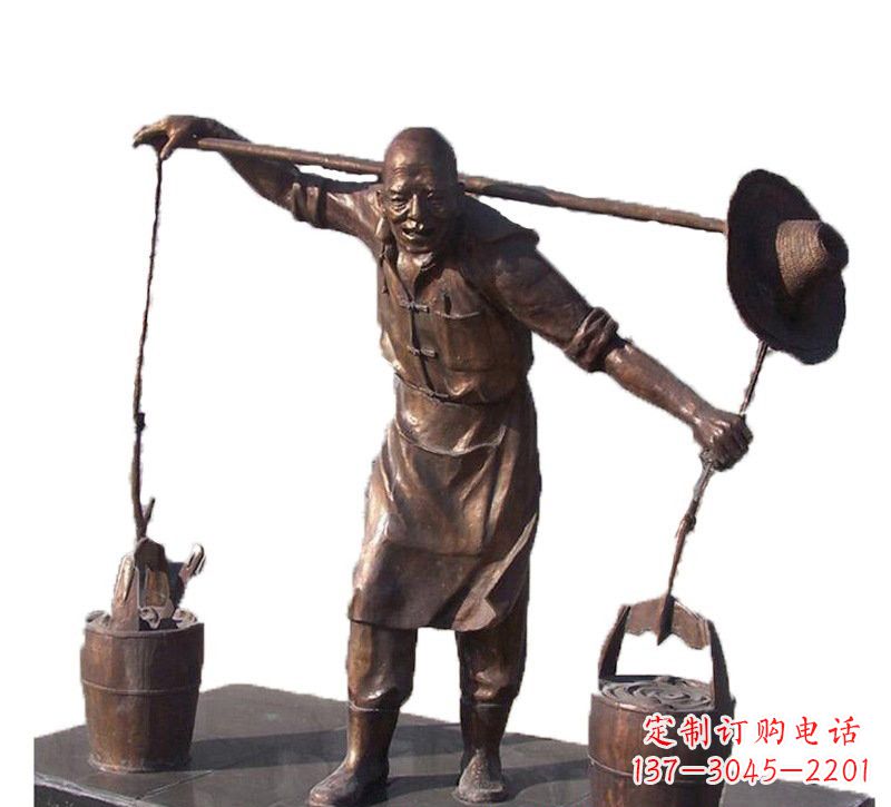 天津挑扁担的老人铜雕