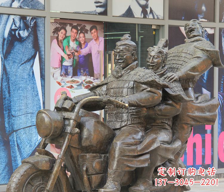天津铜雕步行街骑摩托人物雕塑