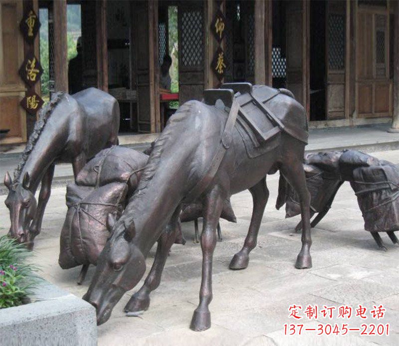 天津拖行李的马动物铜雕