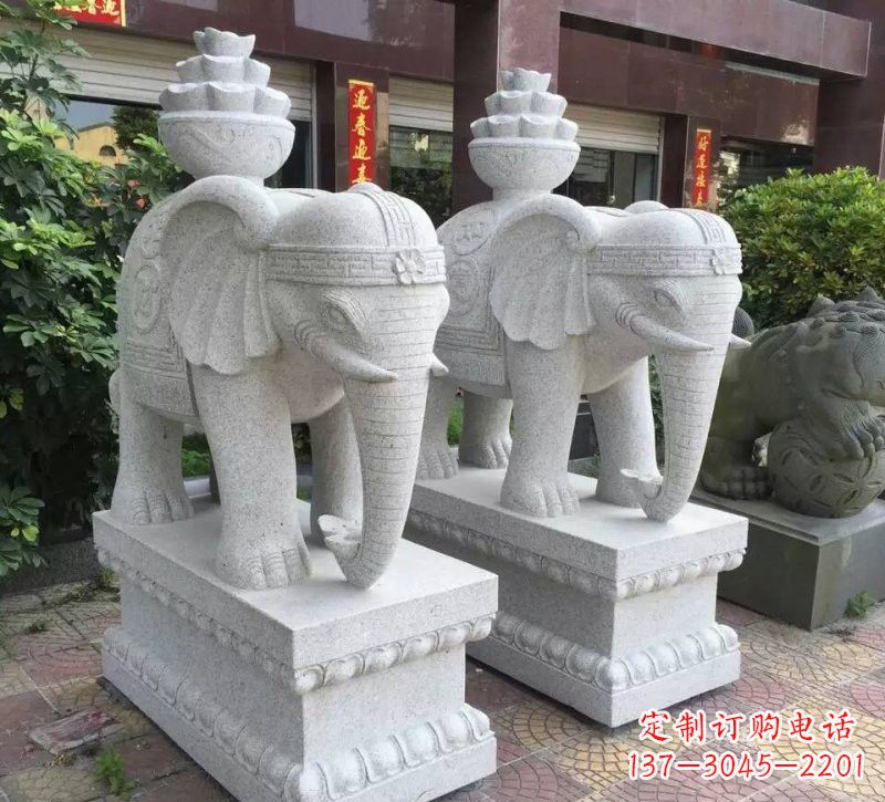 天津驮元宝的大象石雕