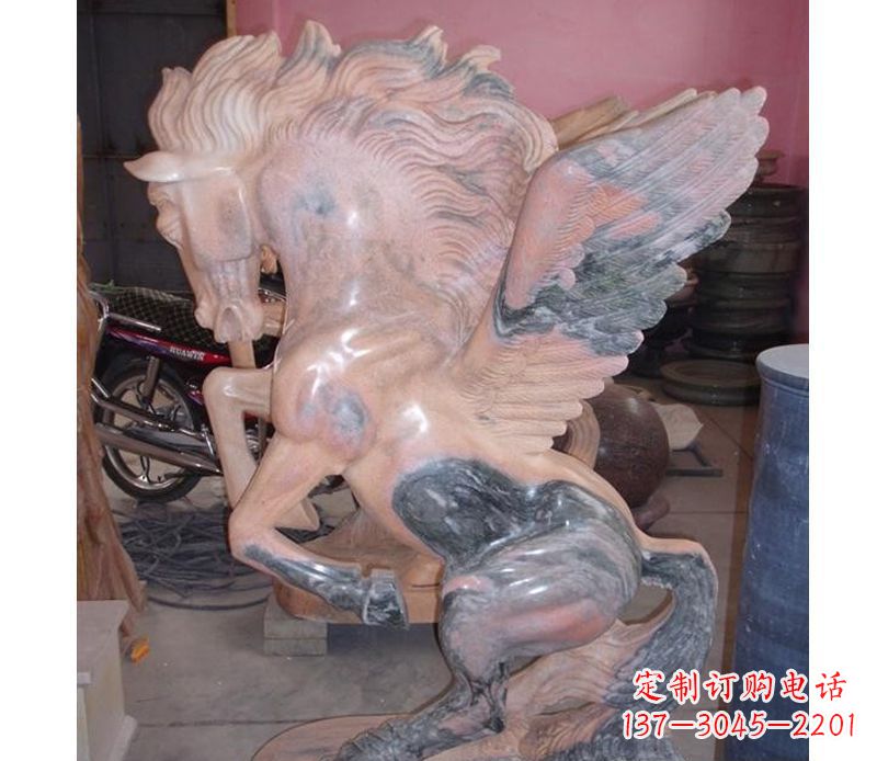 天津晚霞红奔马石雕