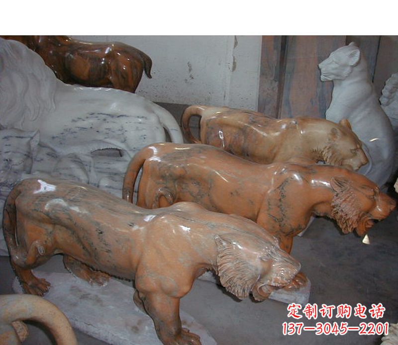 天津晚霞红动物老虎石雕