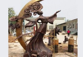 天津中领雕塑：精美嫦娥月亮铜雕
