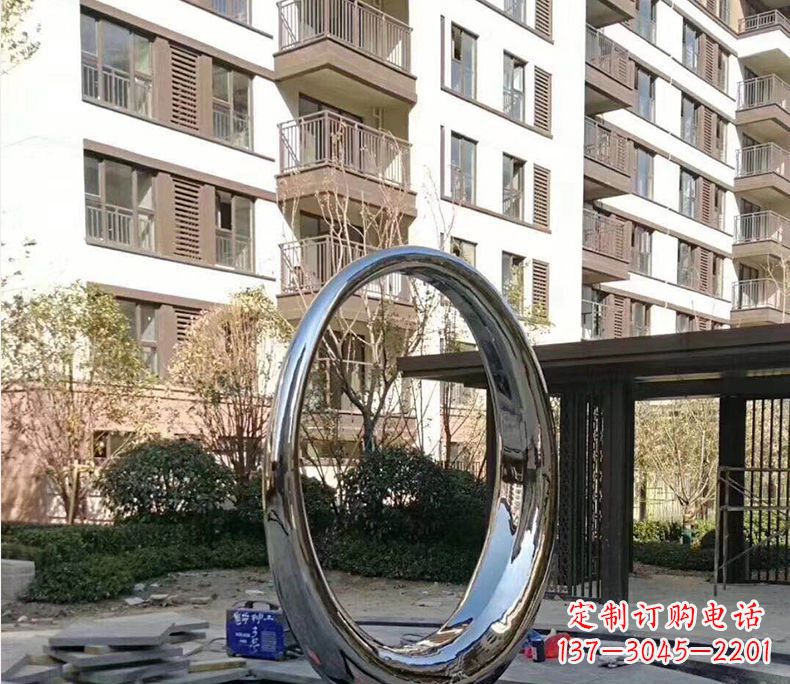 天津小区不锈钢镜面圆环雕塑