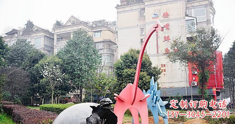 天津小区破壳而出的小恐龙景观铜雕