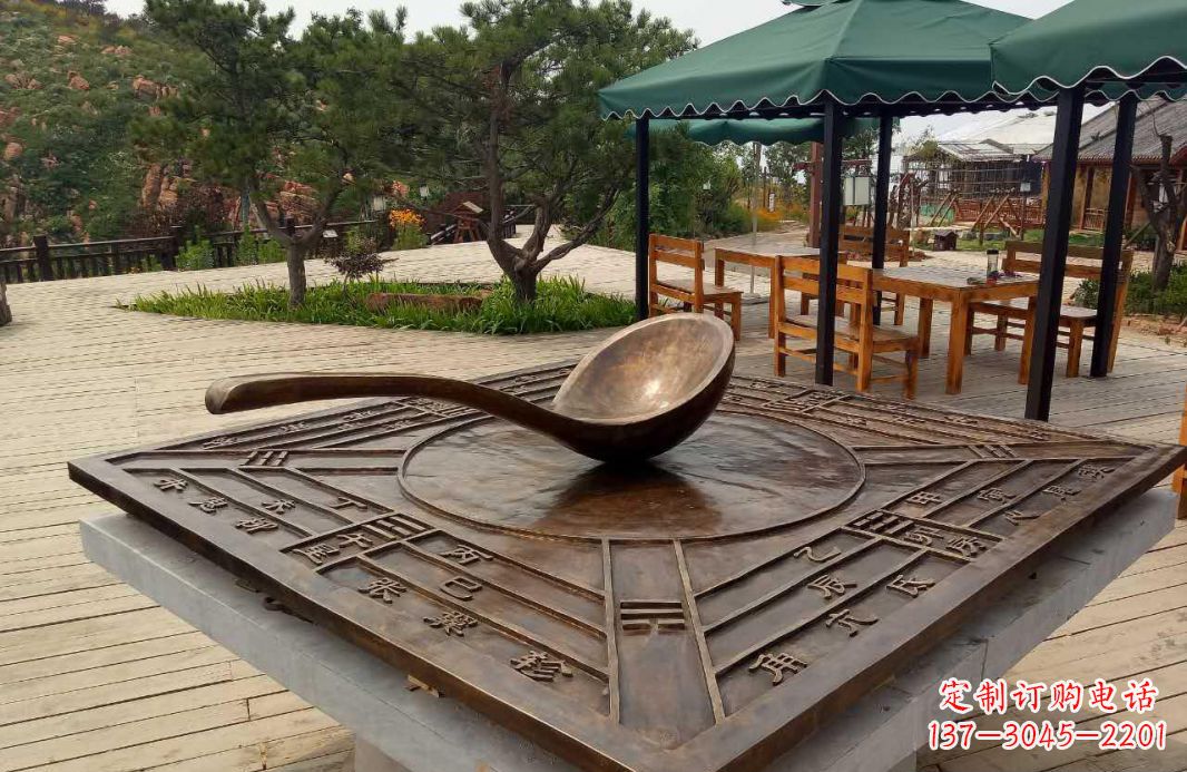 天津校园古代司南铜雕