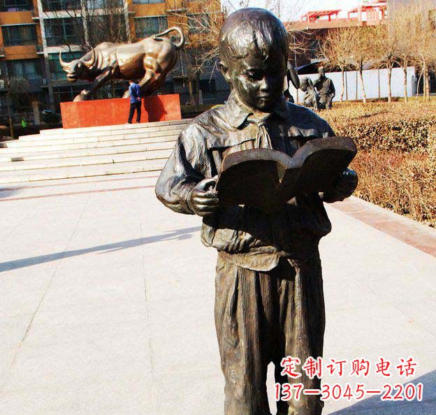 天津校园看书的小学生人物铜雕