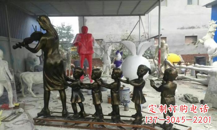天津校园老师和儿童铜雕