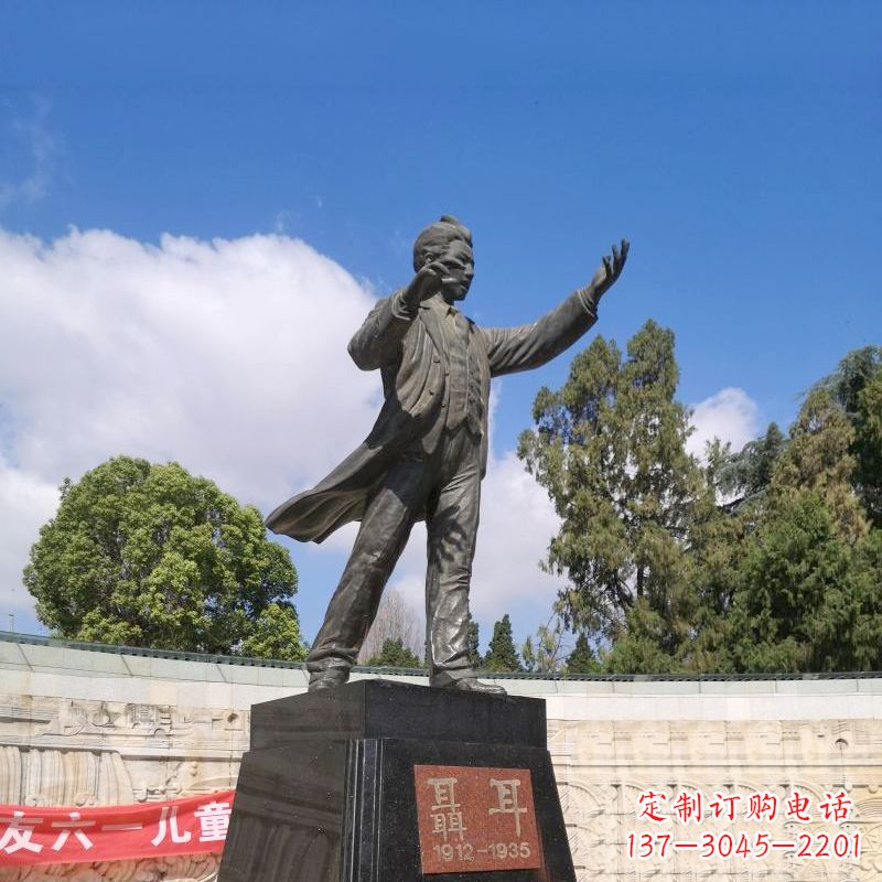 天津音乐家聂耳公园广场雕像