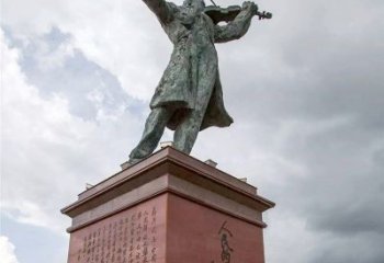 天津音乐家聂耳拉小提琴景观名人雕塑