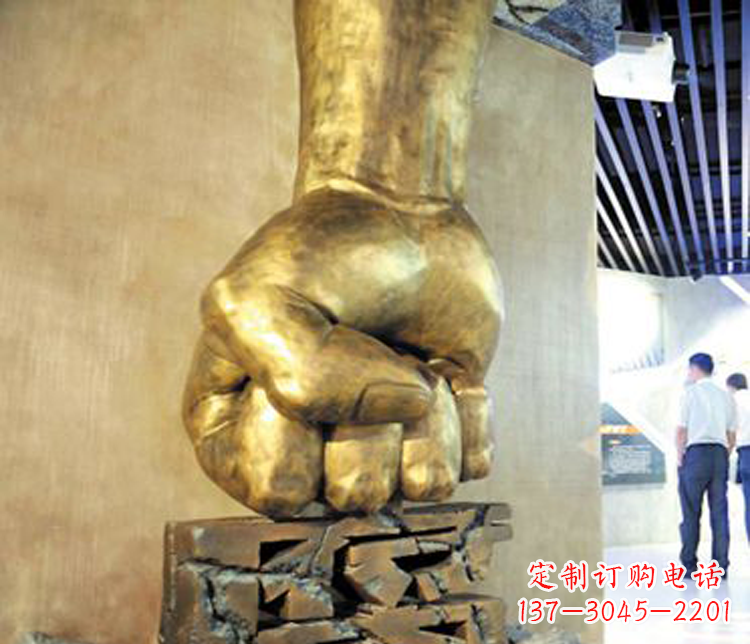 天津反腐廉政文化拳头雕塑