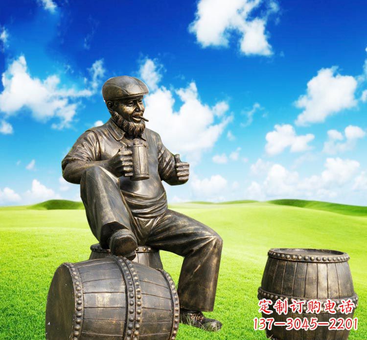 天津坐酒桶喝啤酒的西方人物铜雕