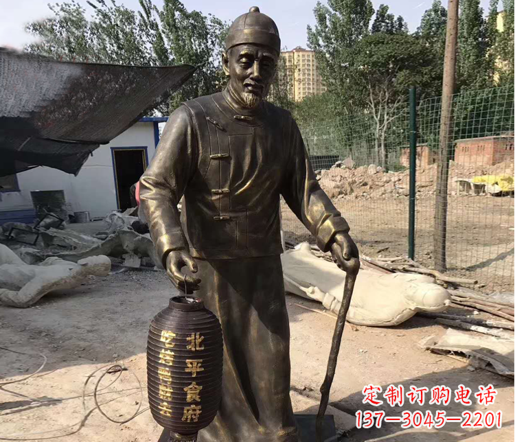 天津提灯笼的老人铜雕