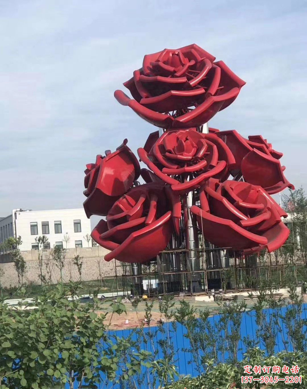 天津玫瑰花雕塑-广场创意不锈钢红色玫瑰花雕塑