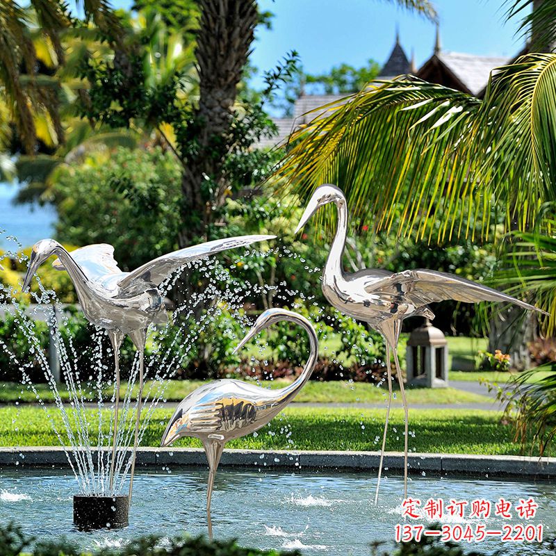 天津仙鹤雕塑-公园池塘不锈钢喷泉中的仙鹤雕塑